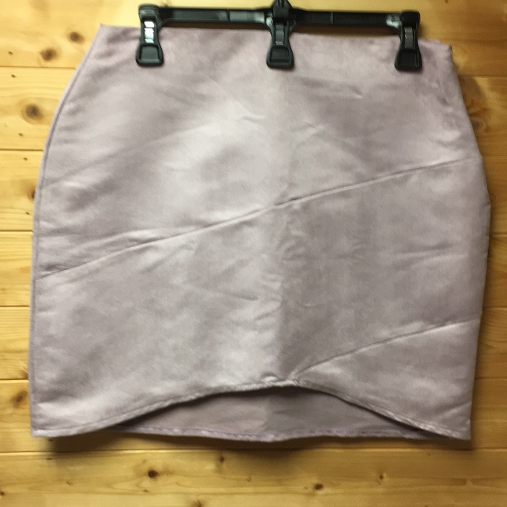 NWT Boohoo suedette lavender mini skirt